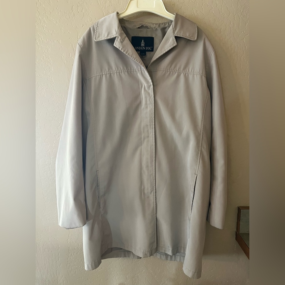 London Fog Trench Coat Women’s Size Large Beige Knee Length